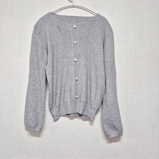 그레이 진주 단추티셔츠