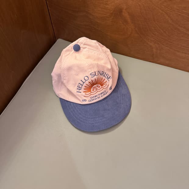 헬로선라이즈 모자