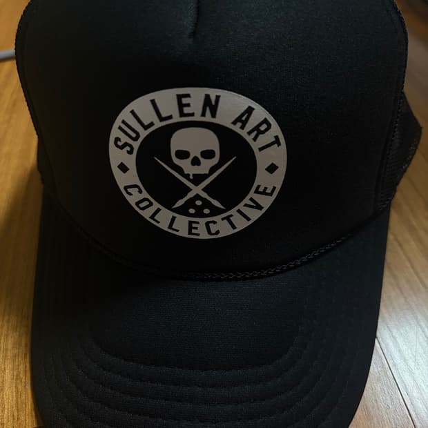 SULLEN ART COLLECTIVE 트러커캡 블랙