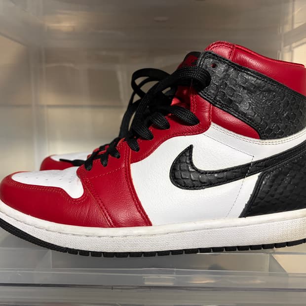 조던1레트로 하이 사틴레드W Uk6.5