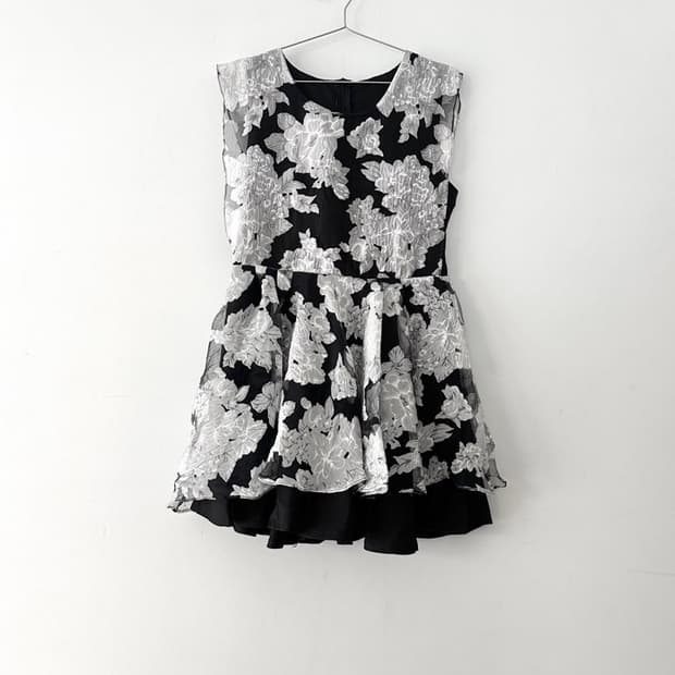 Organza 2 layer flower ops / black