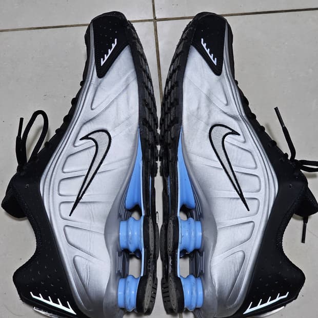 나이키 샥스 r4 메탈릭 실버:블랙:사이킥블루