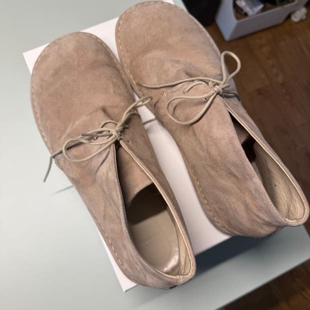 Amomento desert boots