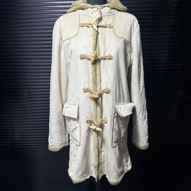 KSL 아이보리 베이지 무스탕 떡볶이 후드 롱 코트 여성 여자 나무 단추