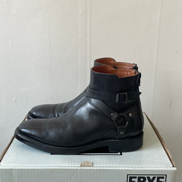 Frye US 9 / 270 웨스턴 크로스 스트랩 부츠