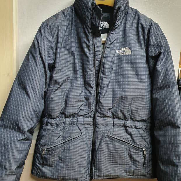 노스페이스 슬림핏 패딩 