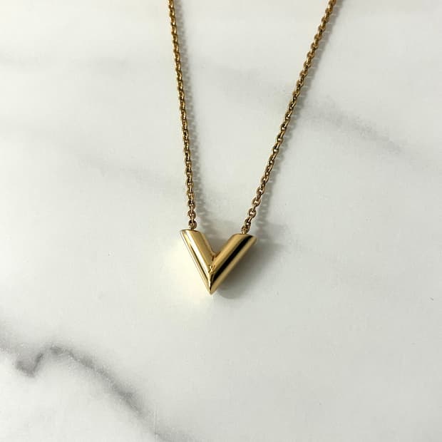 [S급/정품] 루이비통 에센셜 V 목걸이 골드 M61083