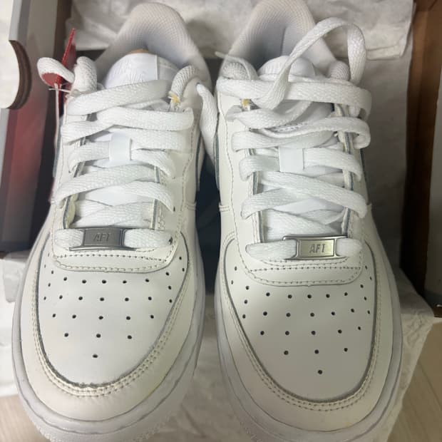 (새상품) 나이키 에어포스1 화이트 (여성GS) 235