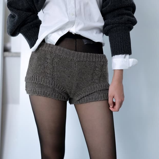 울리카 상투스 로프 니트 쇼츠 브라운