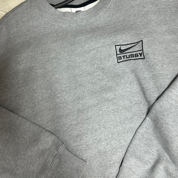 나이키 스투시 NRG 플리스 크루넥 다크 그레이 헤더