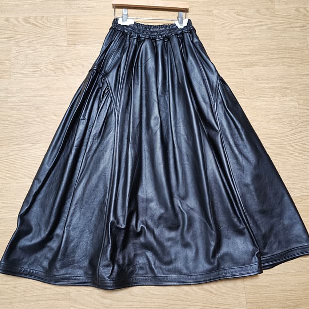 새상품 비뮈에트 bmuet(te) 레더 볼륨 맥시 스커트