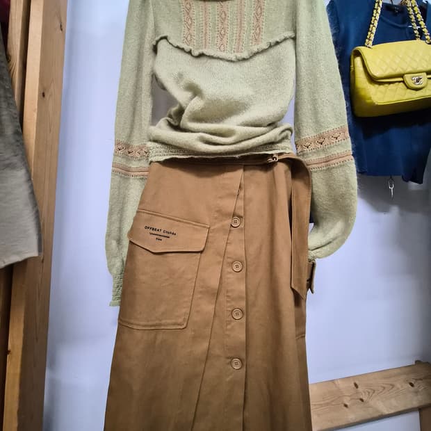 바네사브루노 모헤어 니트. 쥬시쥬디 언발스커트