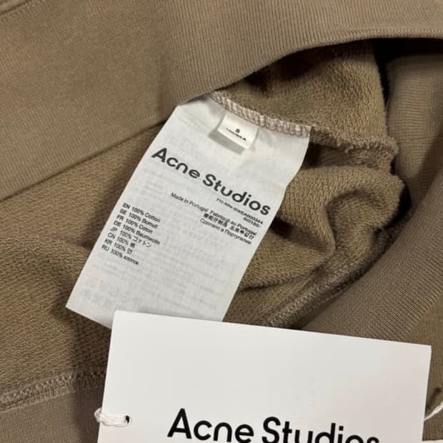 아크네 스튜디오 맨투맨