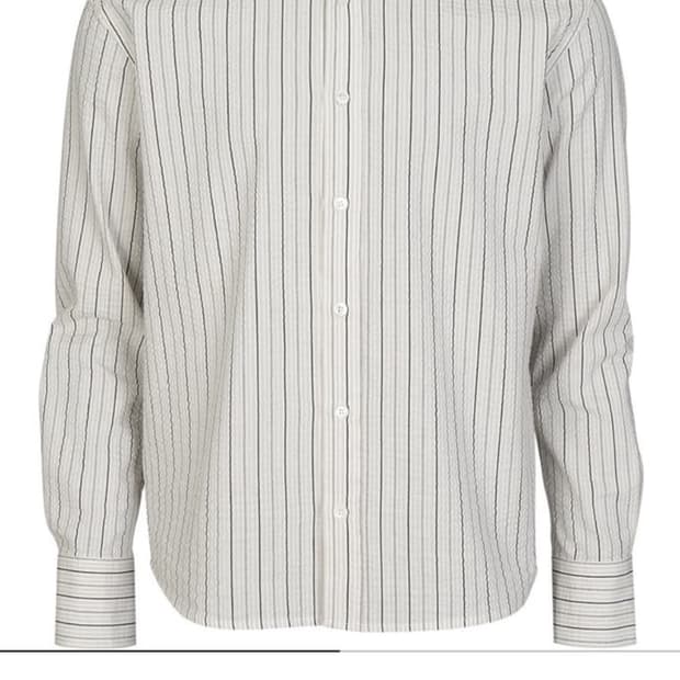 리젤 서비스 크롭 셔츠 2사이즈 구매 합니다!!