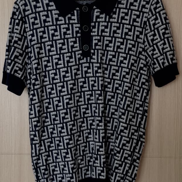 펜디 FF로고 올오버 카라 울 반팔 남성 니트