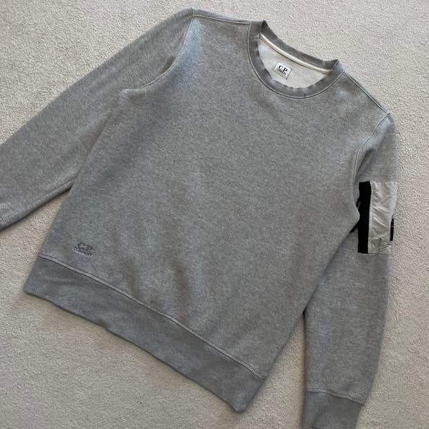 CP 컴퍼니 렌즈 그레이 맨투맨 w2855