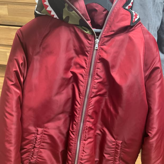 Bape 샤크 레드 padded 봄버 자켓