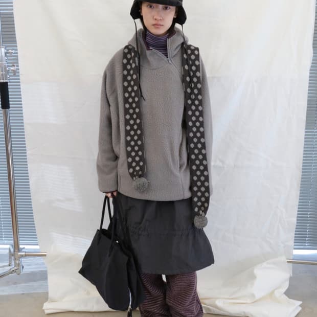 피키소사이어티 후리스 후디, 패딩 스커트, 스트라이프 조거 팬츠 코디셋