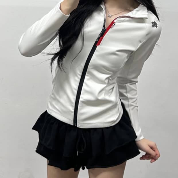 데상트 화이트 러닝 트레이닝탑 져지