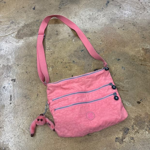 키플링 핑크 딸기우유 크로스백 가방 
