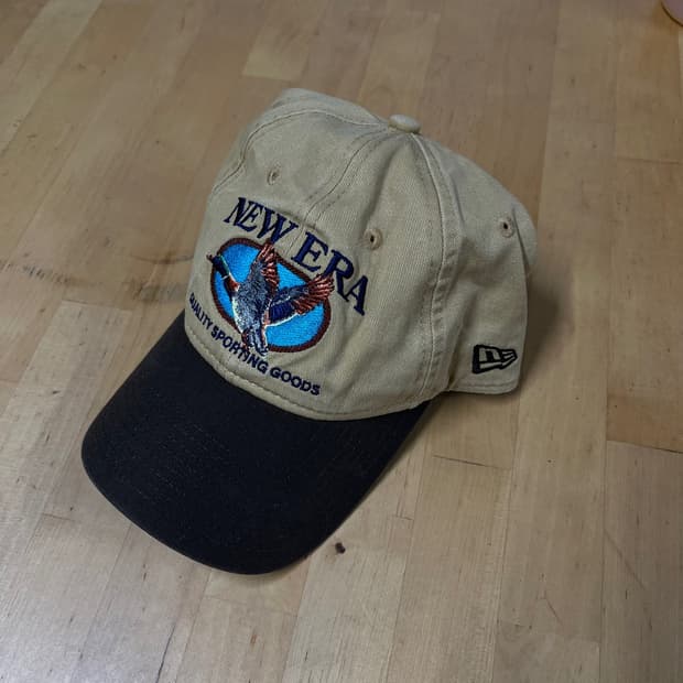 뉴에라 아웃도어 그래픽 언스트럭쳐 볼캡 브론즈