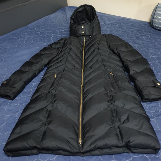 콜한 퀄트 금장 후드 경량 다운 롱패딩 (S)