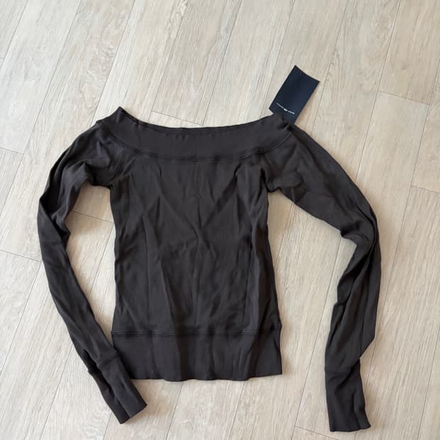 브랜디멜빌 브라운 오프숄더티