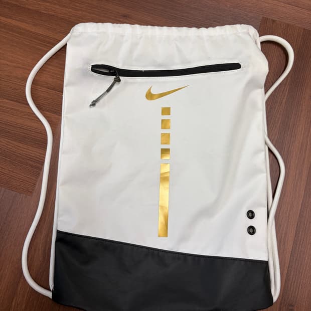 나이키 짐색 판매합니다.