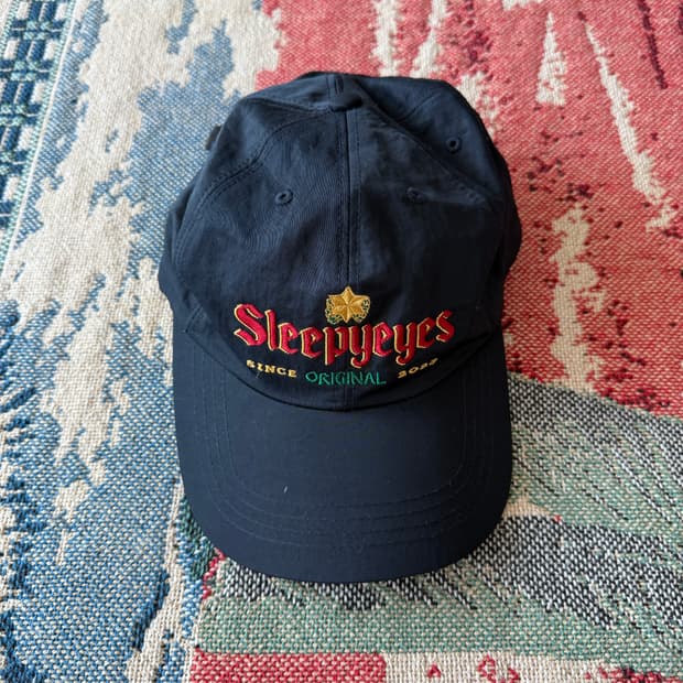 슬리피아이즈(Sleepyeyes) 캡