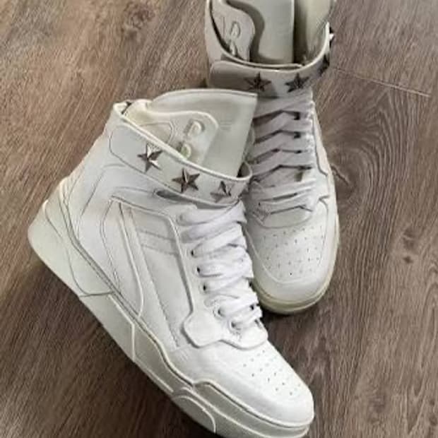 구매) 지방시 타이슨 42.5/43 구합니다