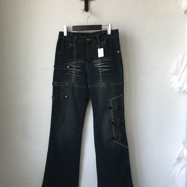 Stitch point belted denim pants