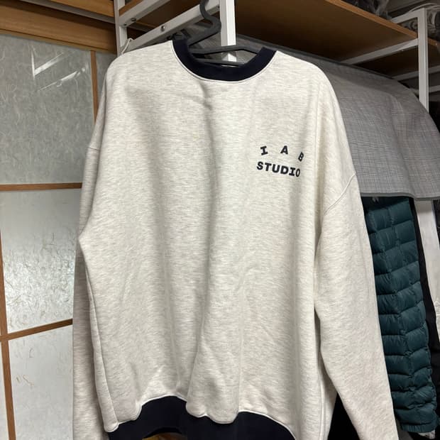 I A B studio 맨투맨