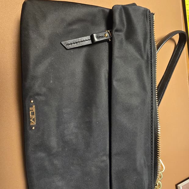 투미 3칸 크로스백