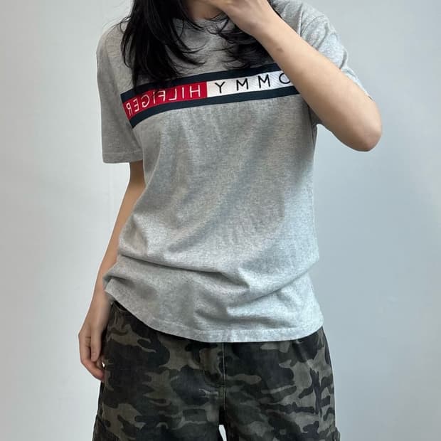 타미힐피거 로고 그레이 반팔 티셔츠