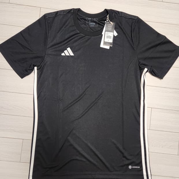 새상품)아디다스 타벨라 23 반팔 져지 블랙  사이즈L

블랙 색상 아디
