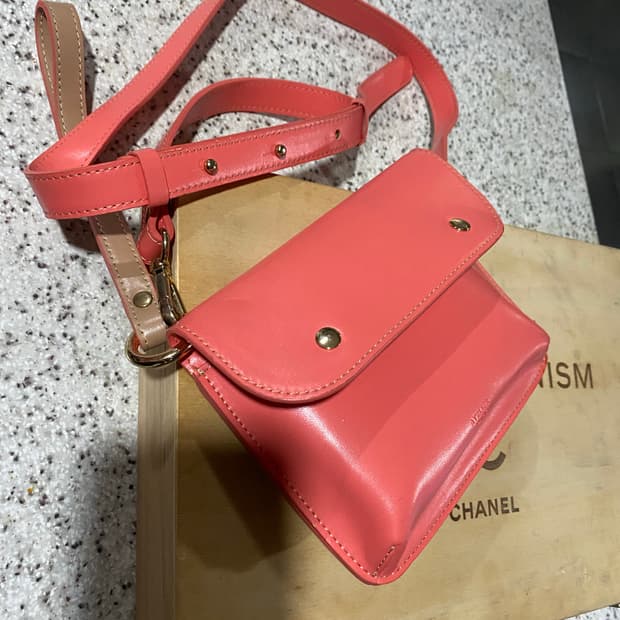 아틀리에 파크 미니 크로스백 코랄 핑크