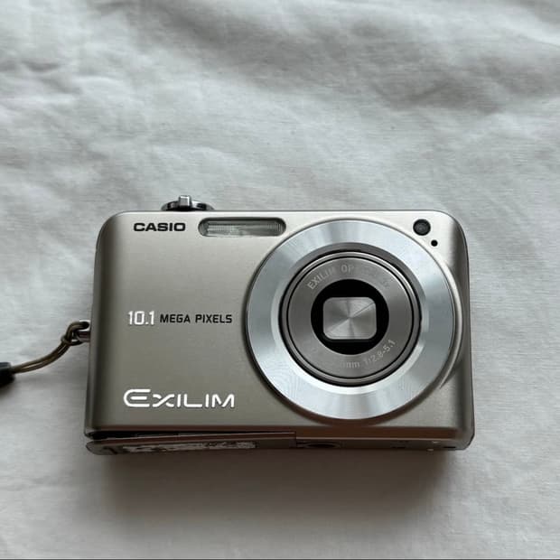 카시오 엑슬림 Casio EX-Z1050 골드 디지털 카메라 (은채디카)