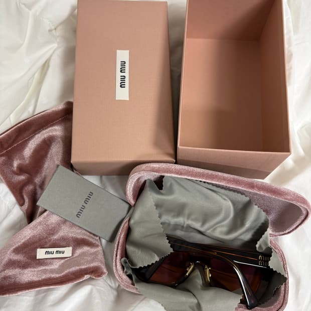 미우미우 선글라스 OMU 02ZS11Q50D 면세점 구매