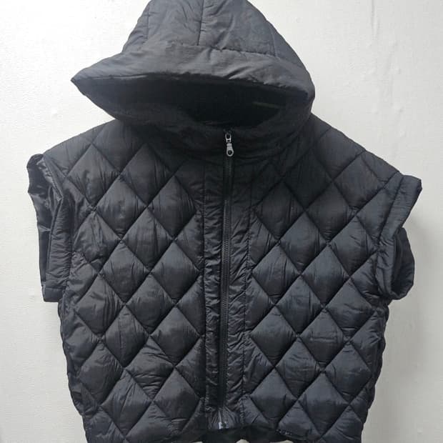 블랙 다이아 퀼팅 후드 패딩 조끼  free