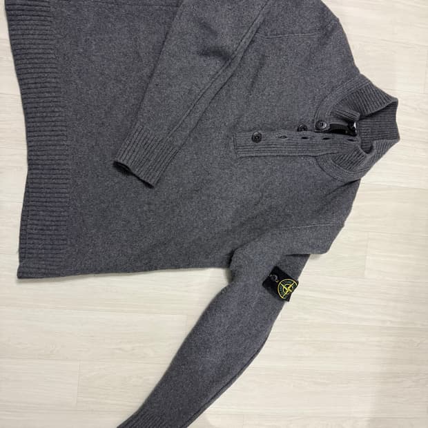 스톤아일랜드 반집업 니트 팝니다