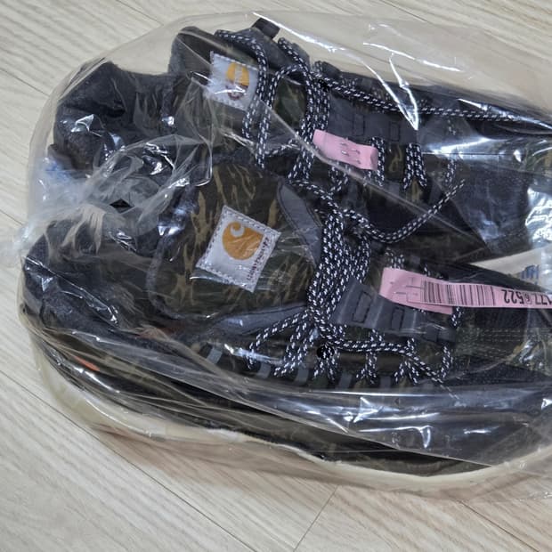 칼하트 x 나이키 에어맥스 판매합니다