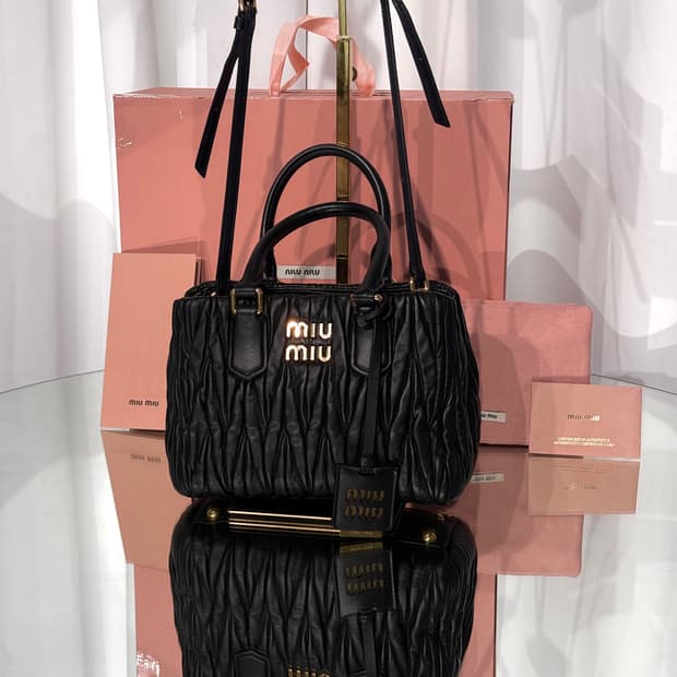 [정품] 미우미우 마테라쎄 나파 레더 아르카디 토트백 5BA259