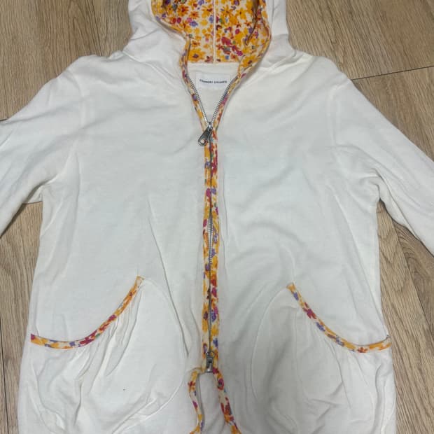 츠모리치사토 후드집업