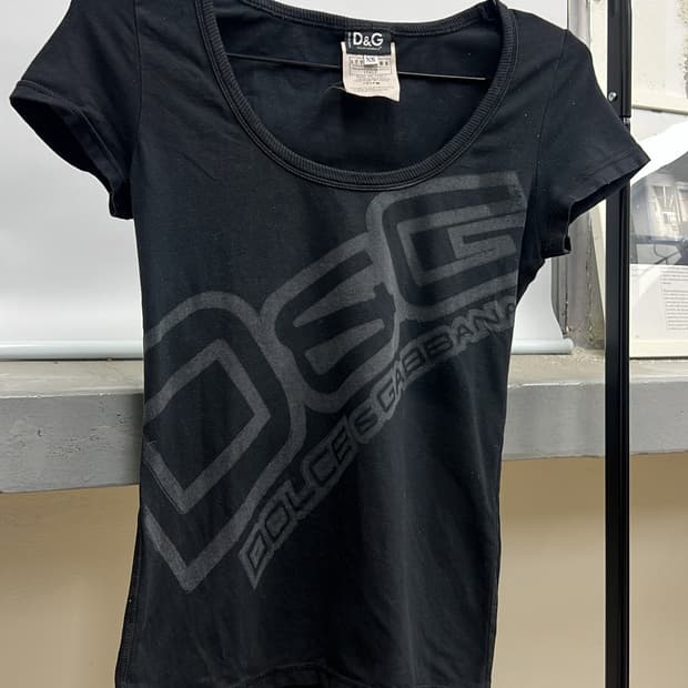 돌체앤가바나 바디핏 U넥 티셔츠