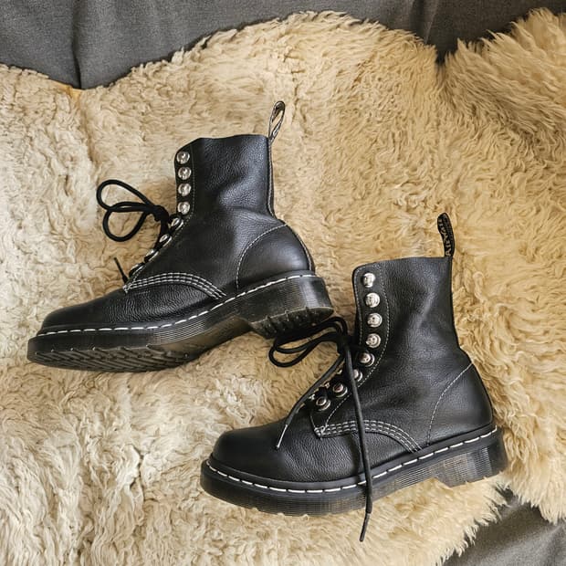 240 닥터마틴 1460 파스칼 하드웨어 8홀 부츠 블랙