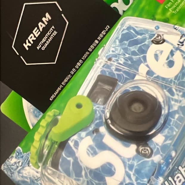 슈프림 x 후지필름 워터프루프 카메라 블루 24ss