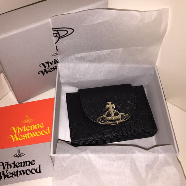 비비안웨스트우드 사피아노 플랩 카드 반지갑