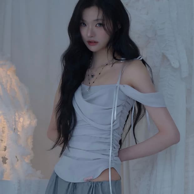 글로우 쉬폰 셔링 슬리브리스 블라우스