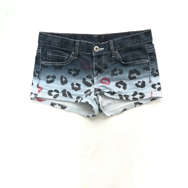 Kiss mark 💋 leopard gradation shorts