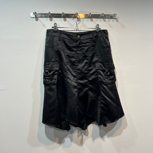 블랙 새틴 버클 스커트